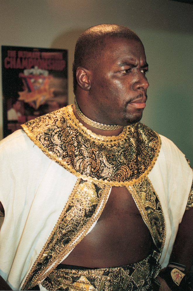 Joe Charles (Judo) präsentierte sich in glitzerndem Outfit. Er verlor im ersten Fight gegen den späteren Sieger Dan Savern.